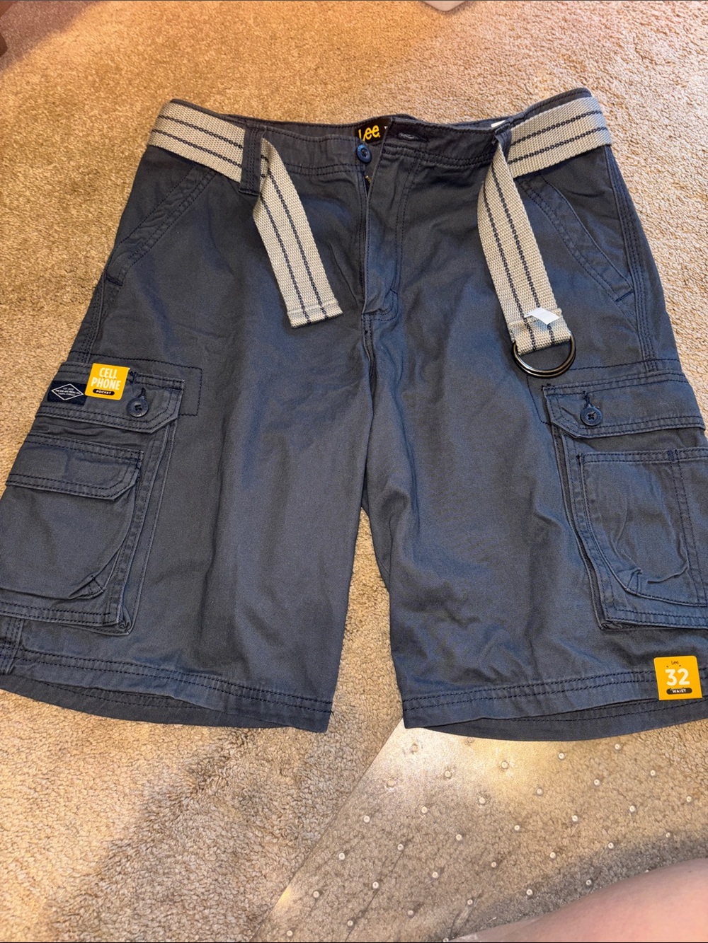 Lee Men's Cargo Shorts in Charcoal with Beige Belt